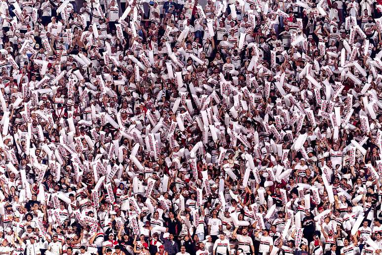 Torcedores do São Paulo em jogo contra o Atlético Nacional, da Colômbia