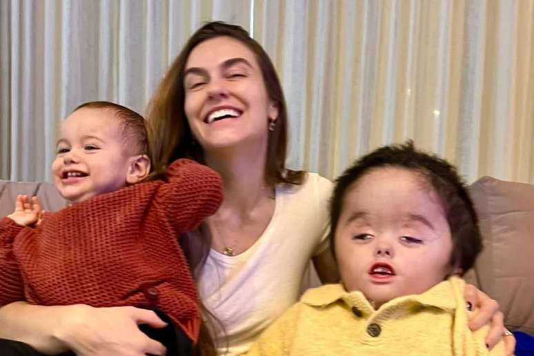 Nora De Ratinho reports that the prejudice suffered by his son, who lives with the hydrocephalus: “I teach him to be proud”