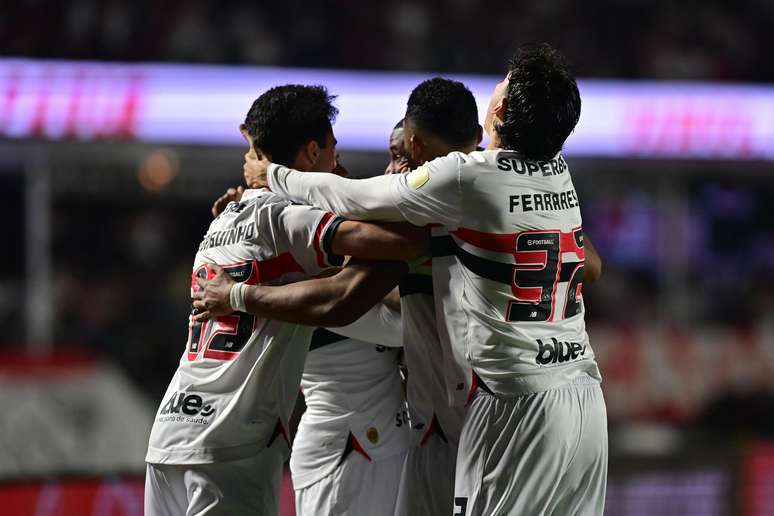 S&atilde;o Paulo comemora gol contra o Atl&eacute;tico Nacional