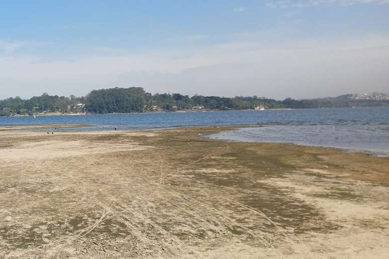Vista do Reservat&oacute;rio de Guarapiranga, localizado na zona sul da cidade de S&atilde;o Paulo, na manh&atilde; desta quarta-feira, 20 de agosto de 2025. O n&iacute;vel dos reservat&oacute;rios dos sete sistemas que abastecem a Regi&atilde;o Metropolitana de S&atilde;o Paulo caiu neste ano. O volume de &aacute;gua armazenado &eacute; o menor desde 2015, quando a regi&atilde;o sofreu a maior crise h&iacute;drica da hist&oacute;ria.