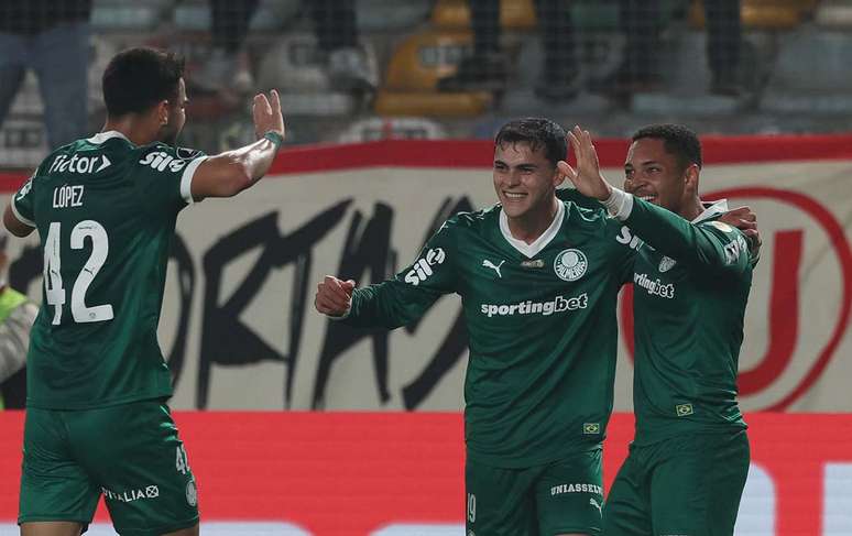 Palmeiras goleou o Universitario no jogo de ida &ndash;