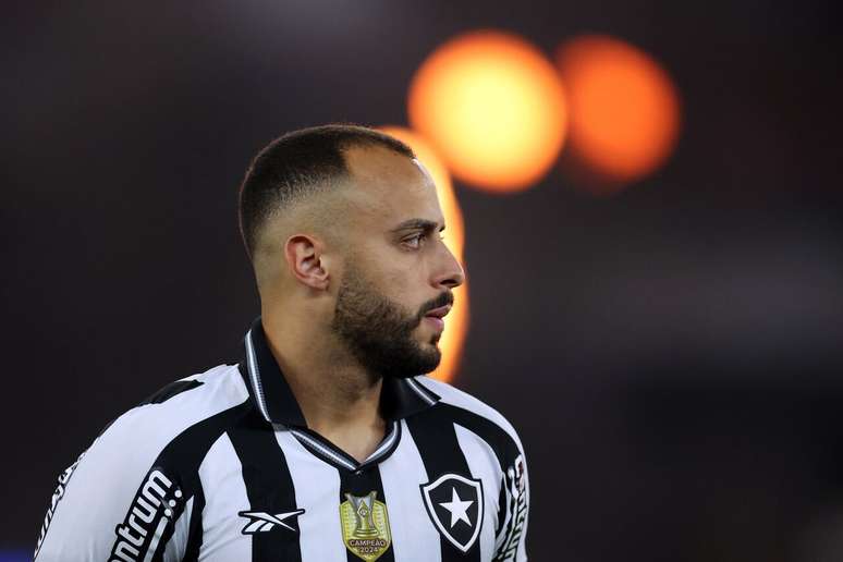 Arthur Cabral volta ao time &ndash;