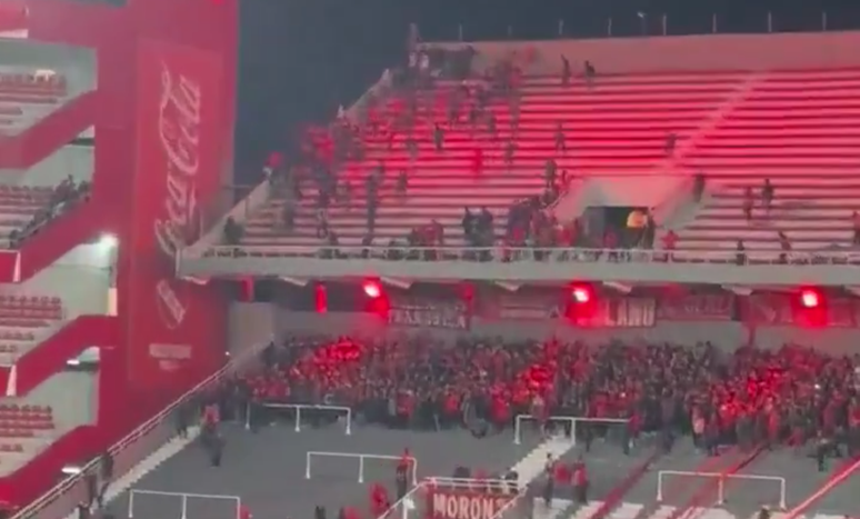 The match between Independiente and Universidad de Chile by South America is interrupted after the confusion in the stands; See the videos