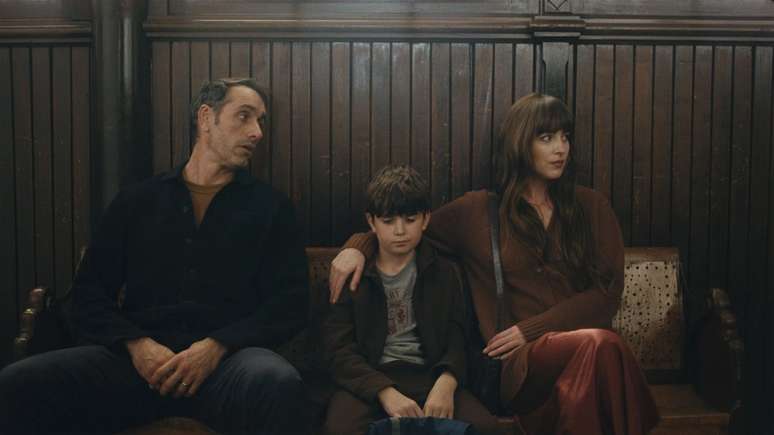 'Amores à Parte', com Dakota Johnson, chega aos cinemas com desconto promocional