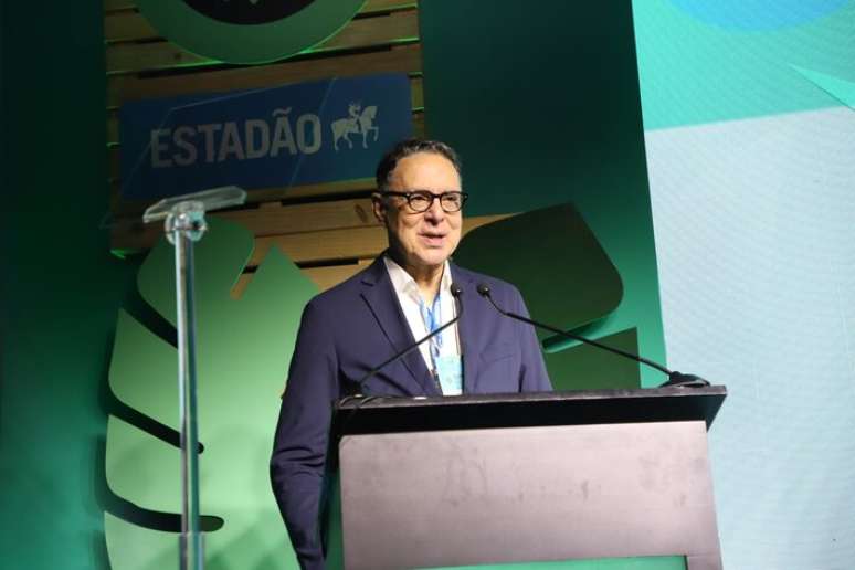 Eur&iacute;pedes Alc&acirc;ntara, diretor de Jornalismo do Estad&atilde;o, durante o Summit ESG 2025, em S&atilde;o Paulo; uso 'superficial' da sigla ESG 'morreu'