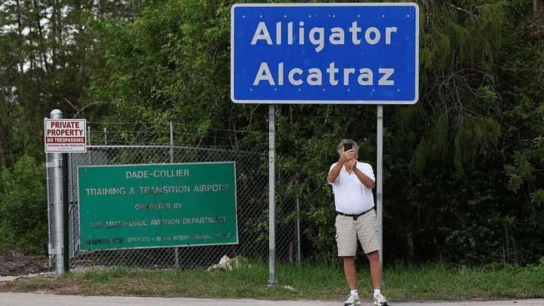 O 'Alcatraz dos jacar&eacute;s' &eacute; um pol&ecirc;mico centro de deten&ccedil;&otilde;es localizado perto de Miami