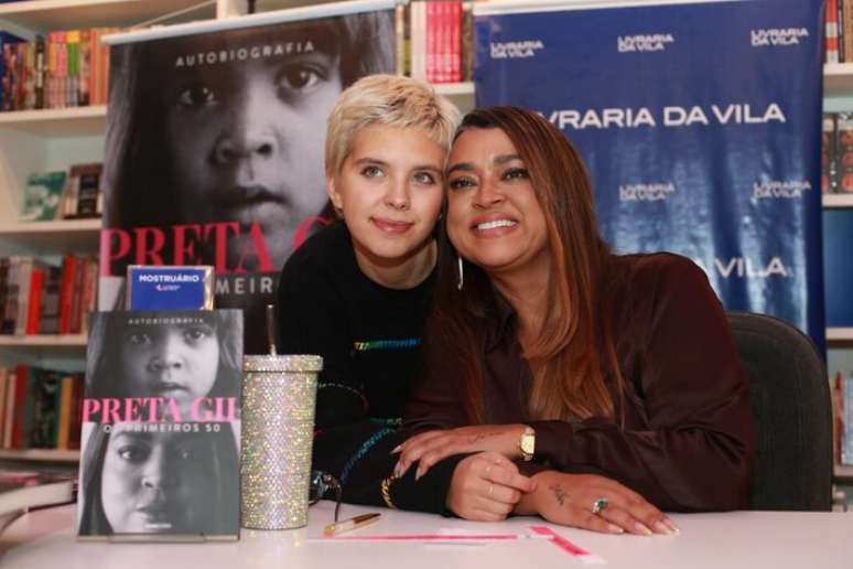 Flor Gil talks about Preta Gil and shares the conversation with Aunt
