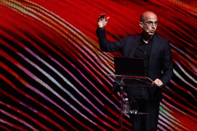 Yuval Noah Harari em palestra no evento de apresenta&ccedil;&atilde;o do SP2B - S&atilde;o Paulo Beyond Business, no Audit&oacute;rio do Ibirapuera, em 17 de agosto.