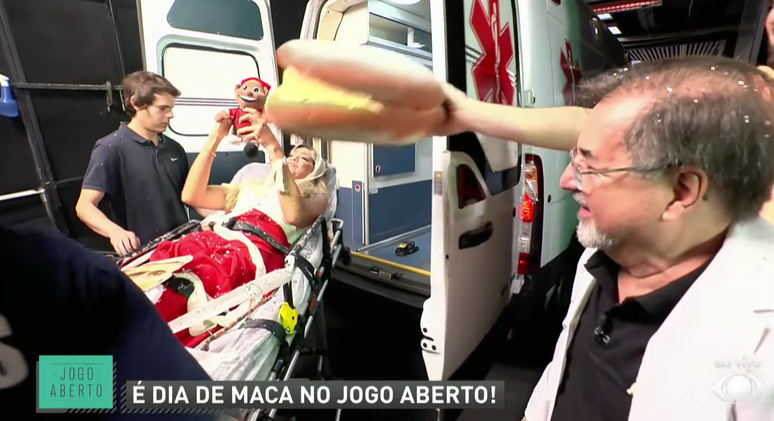 Renata Fan deixa o programa Jogo Aberto de maca