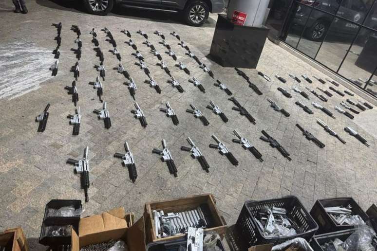 PF e PM descobrem fábrica clandestina de armas de fogo em Campinas (SP)