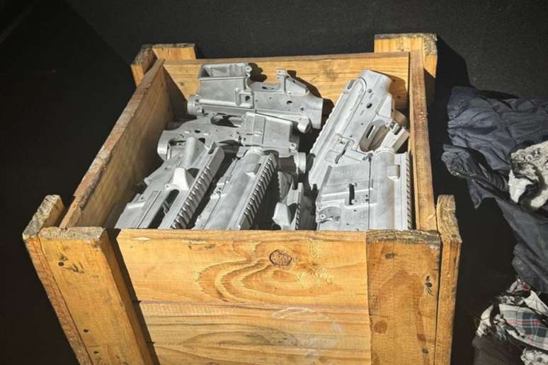 PF e PM descobrem fábrica clandestina de armas de fogo em Campinas (SP)