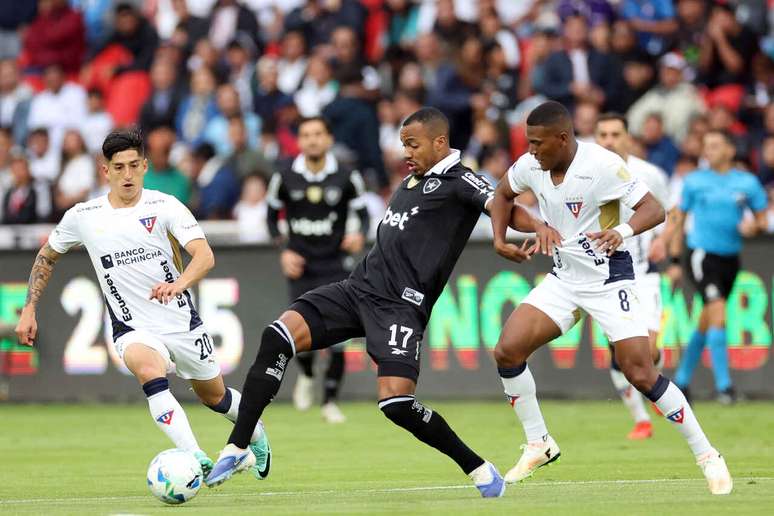 Botafogo n&atilde;o apresentou rendimento inspirado em duelo decisivo contra a LDU pela Libertadores &ndash;