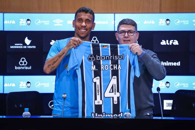 Novo lateral-direito do Gr&ecirc;mio, Marcos Rocha assume a camisa 14 do clube.