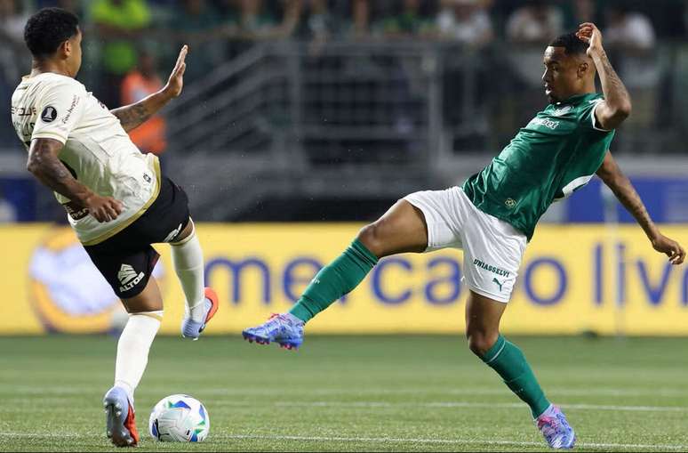 Allan ganhou elogios de Abel ap&oacute;s o duelo contra o Universitario &ndash;