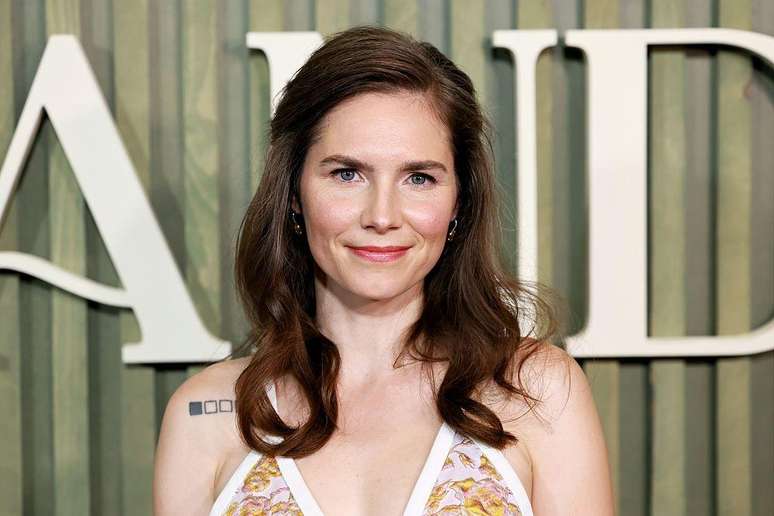 Amanda Knox comparece &agrave; estreia de 'A Hist&oacute;ria Distorcida de Amanda Knox'