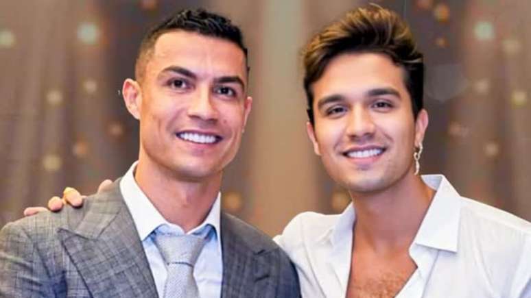 Cristiano Ronaldo anuncia show com cantor brasileiro famoso