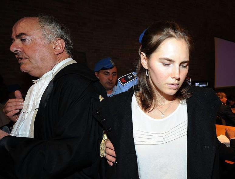 O promotor Giuliano Mignini e Amanda Knox tiveram uma conversa acalorada que &eacute; retratada na s&eacute;rie