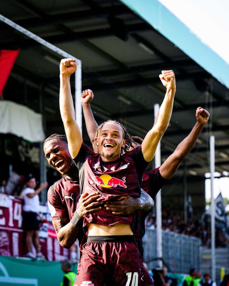 Xavi Simmons comemorando um gol pelo RB Leipzig durante amistoso de pr&eacute;-temporada 