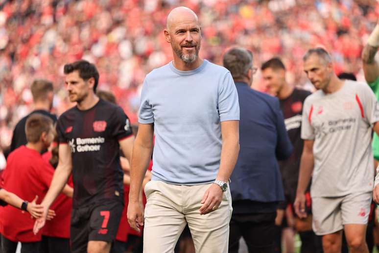 Erik Ten Hag durante partida de pr&eacute;-temporada do Bayer Leverkusen 