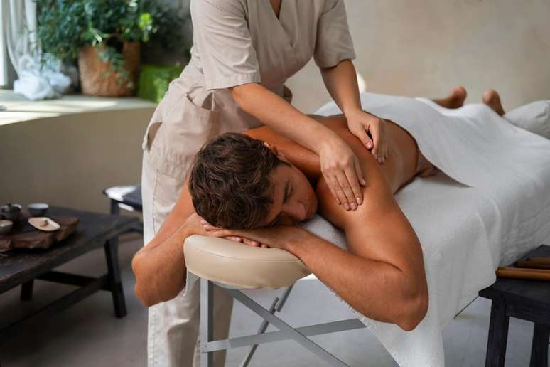 How massage helps to relieve tension and daily pain