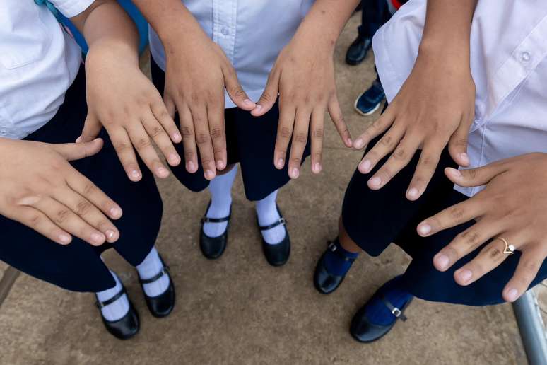 Crian&ccedil;as salvadorenhas passam por avalia&ccedil;&atilde;o antes de entrar em escolas p&uacute;blicas