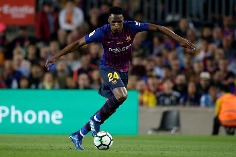 Yerry Mina em ação pelo Barcelona
