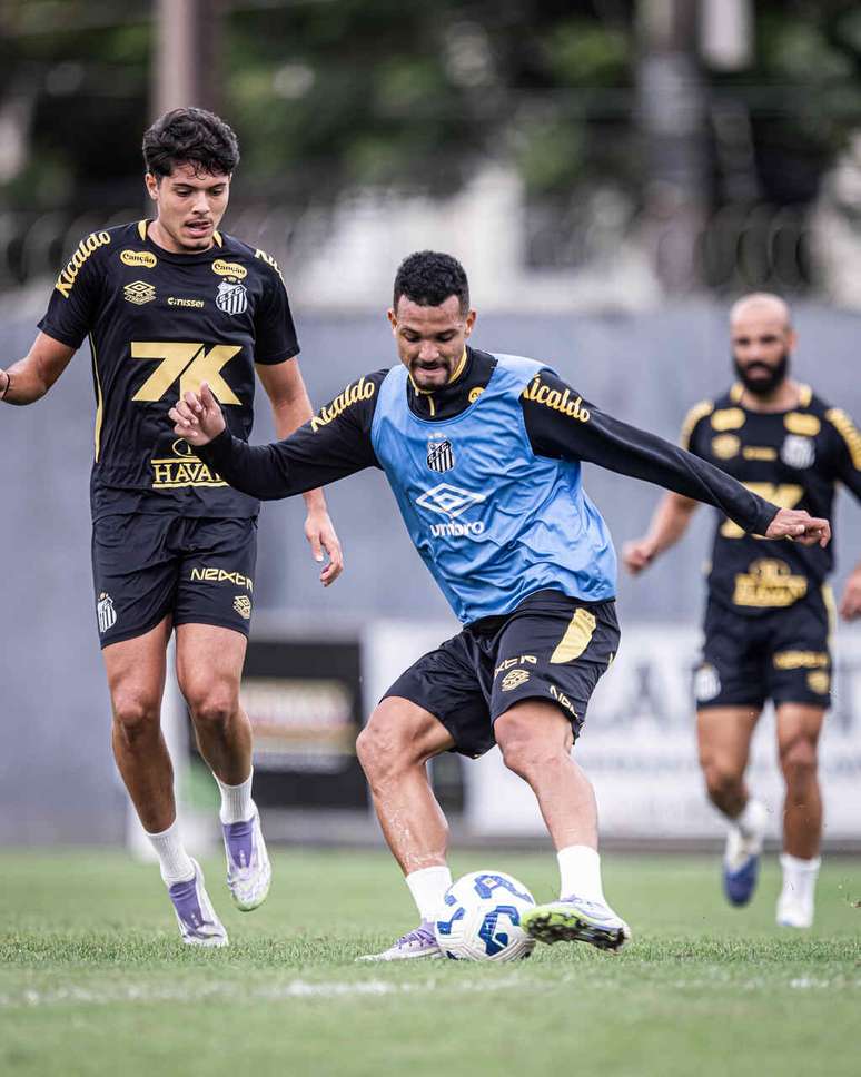Z&eacute; Ivaldo voltou a treinar com o resto do time nos &uacute;ltimos dias &ndash;