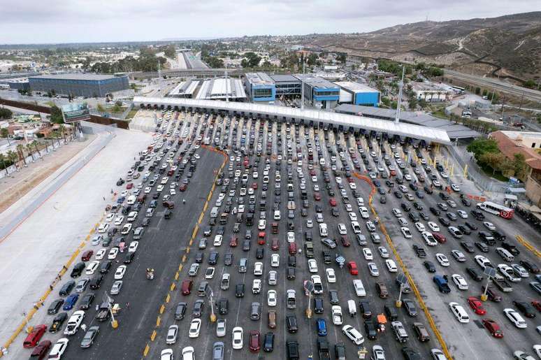 Quase 100.000 pessoas e ve&iacute;culos passam diariamente por Tijuana e San Diego