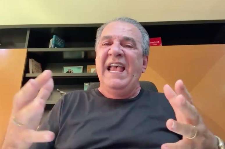 'Qual v&iacute;nculo pol&iacute;tico eu tenho para influenciar alguma coisa internacionalmente?', indaga Malafaia