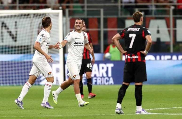 Marco Luzzani/Getty Pictures - الوصف: يفاجئ Cremonene Milan في منتصف الحلم الفقراء Marco Luzzani/Getty Pictures - الوصف: يفاجئ Cremonene Milan في منتصف الحلم الفقراء