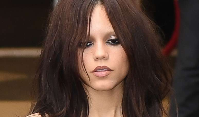 From dark circles to opaque skin: the “tired” make -up by Jenna Ortega, Billie Eilish and more famous viral and wins the fashion status From dark circles to opaque skin: the “tired” make -up by Jenna Ortega, Billie Eilish and more famous viral and wins the fashion status
