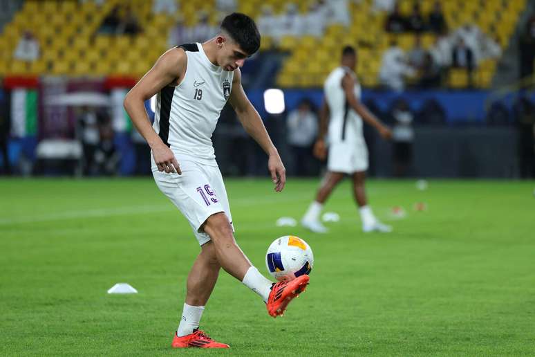 Mateo Sanadria of Al-Ain in the heating of the game by the Asian champions- Mateo Sanadria of Al-Ain in the heating of the game by the Asian champions-