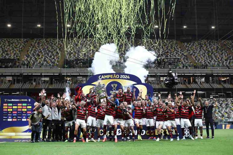 Flamengo &eacute; o atual campe&atilde;o da Copa do Brasil, al&eacute;m de l&iacute;der do Brasileir&atilde;o &ndash;