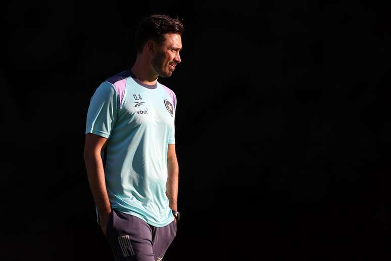 Davide Ancelotti ter&aacute; trabalho para recolocar o Botafogo nos trilhos &ndash;