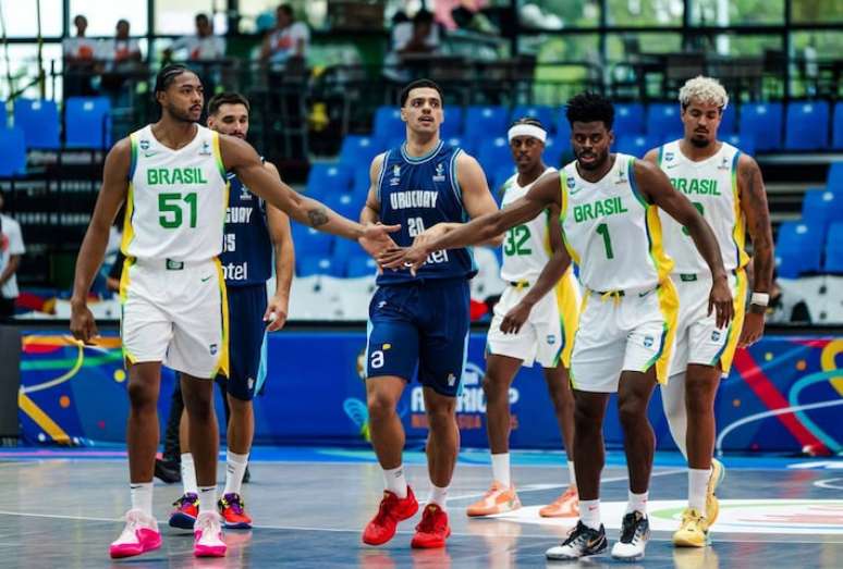 The male basketball team is missing a lot, but wins from Uruguay to the beginning of American The male basketball team is missing a lot, but wins from Uruguay to the beginning of American