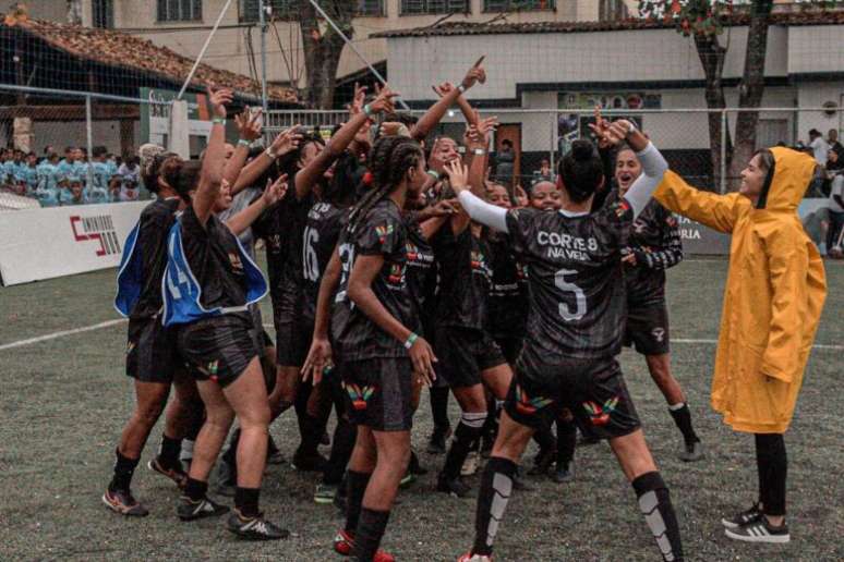 Time Corte 8, de Duque de Caxias, comemora título da Taça das Favelas de 2023. Time tinha Keila entre as atletas.