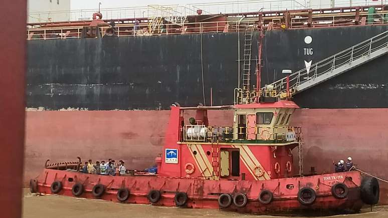 Tripulantes do navio foram repatriados ap&oacute;s meses no mar, mas continuam esperando seus sal&aacute;rios