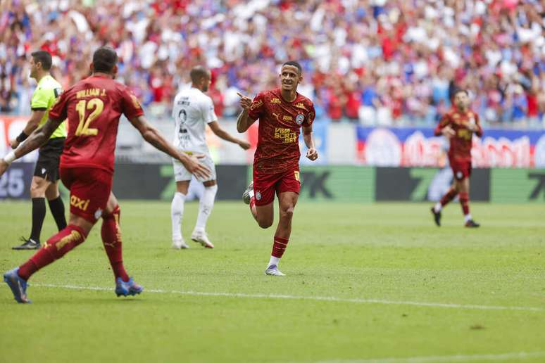 Luciano Juba comemora gol do Bahia sobre o Santos –