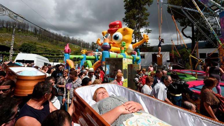 A romaria mistura o aspecto religioso com a festa popular