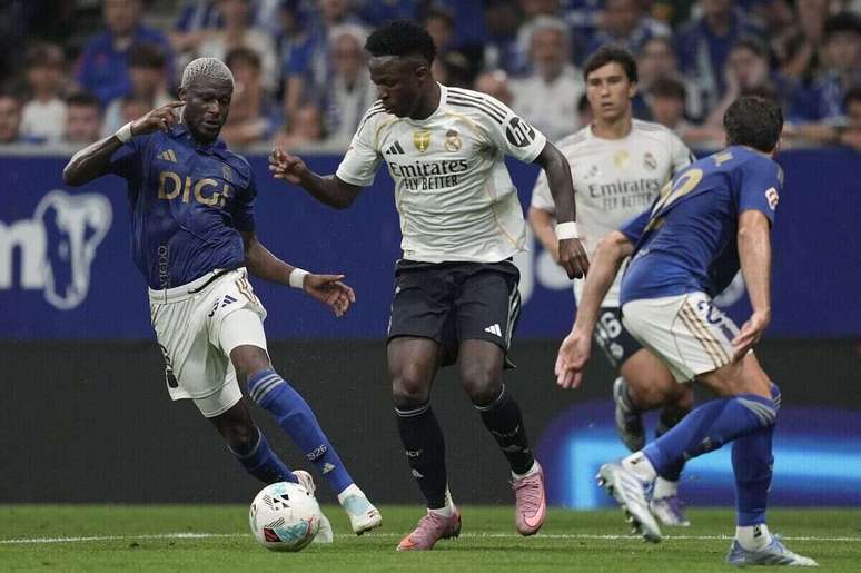 Vini Jr. em a&ccedil;&atilde;o. Ele tenta, insiste e, em meia hora, se torna um dos personagens da vit&oacute;ria do Real sobre o Oviedo.