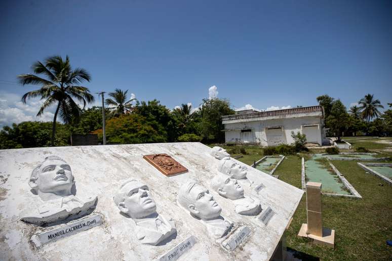 Este monumento em Hacienda Mar&iacute;a celebra os homens que mataram Trujillo. Seis dos sete envolvidos foram assassinados pelo filho do ditador, Ramfis
