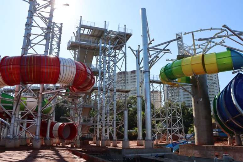 Constru&ccedil;&atilde;o do tobo&aacute;gua utilizou 500 toneladas de a&ccedil;o e 600 metros de fibra de vidro.