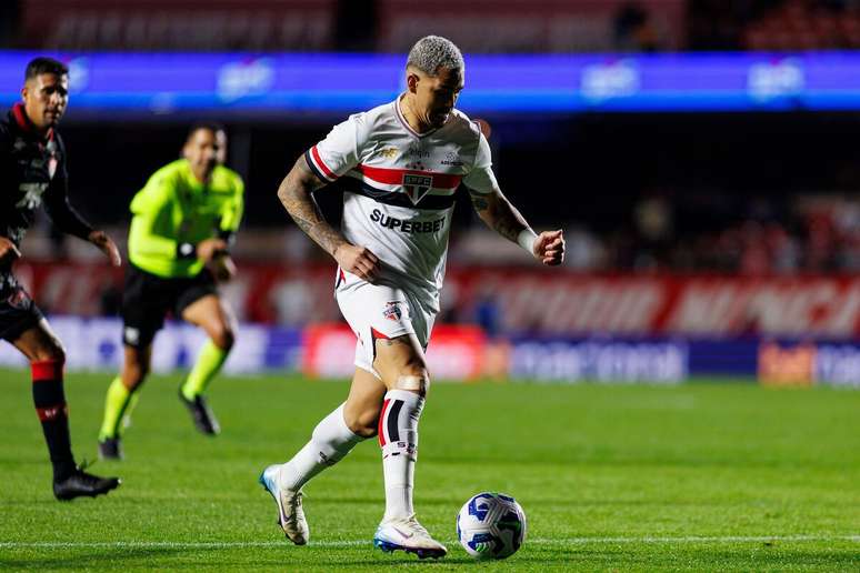 Luciano (São Paulo) durante jogo contra o Vitória, no dia 09.08.2025