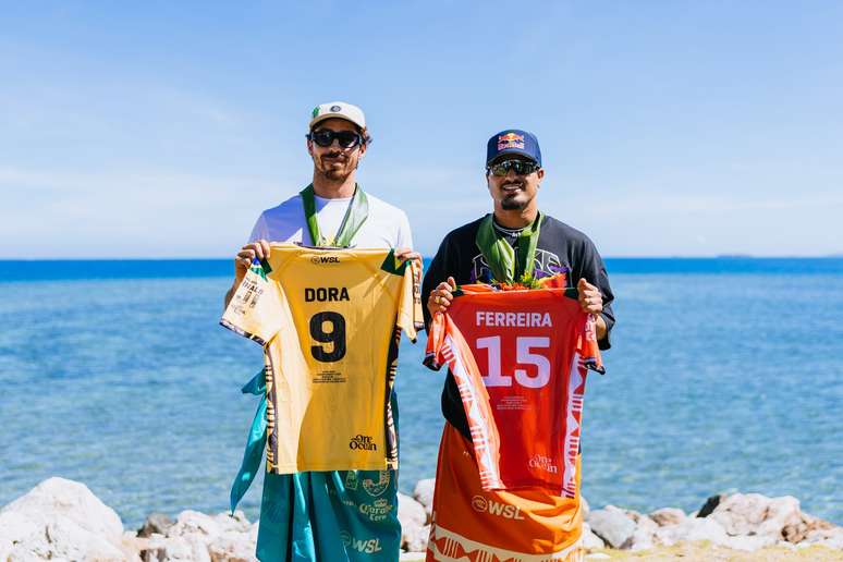 Yago Dora e Ítalo Ferreira em apresentação do WSL Finals. 