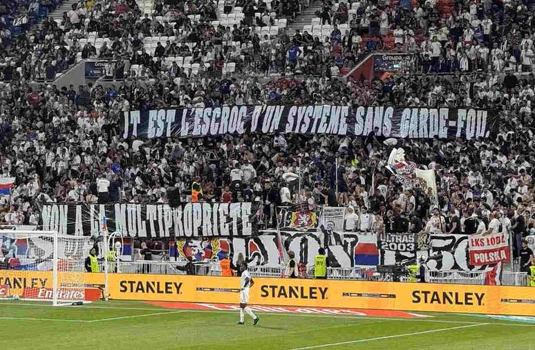 Torcida do Lyon se revolta com John Textor &ndash;