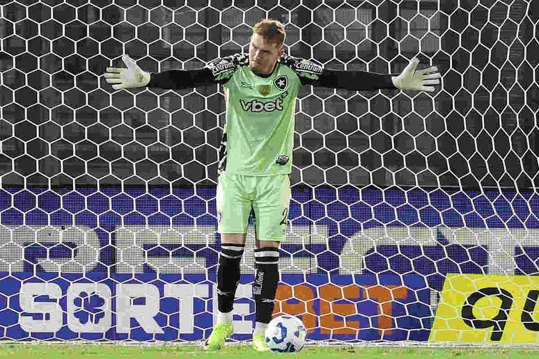 L&eacute;o Linck foi titular do Botafogo nos duelos com Bragantino e Fortaleza &ndash;