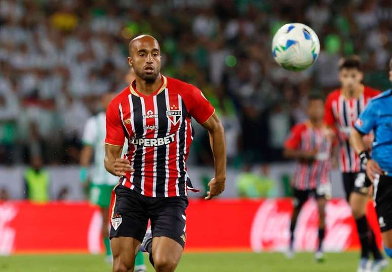 Lucas evolui no S&atilde;o Paulo, mas ainda relata dores &ndash;
