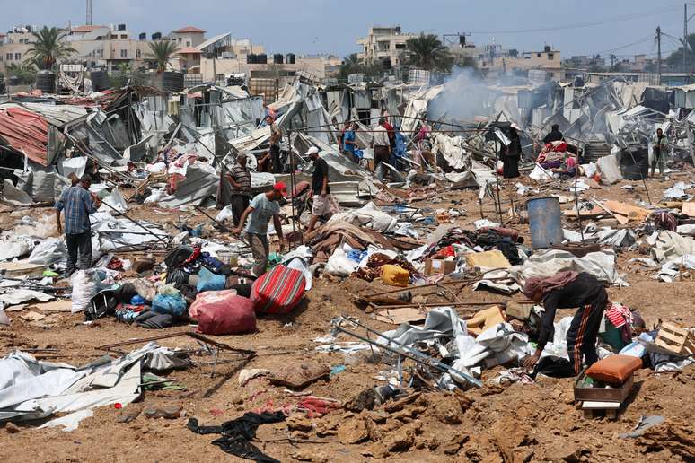 Local atacado por Israel em Deir Al-Balah, centro de Gaza