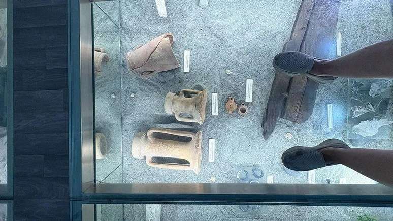 &Acirc;nforas, moedas, lamparinas a &oacute;leo e muitos outros objetos do cotidiano foram recuperados das ru&iacute;nas