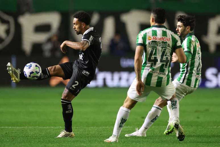 Botafogo faz 3 a 1 e vence o Juventude no Jaconi ap&oacute;s 29 anos &ndash;